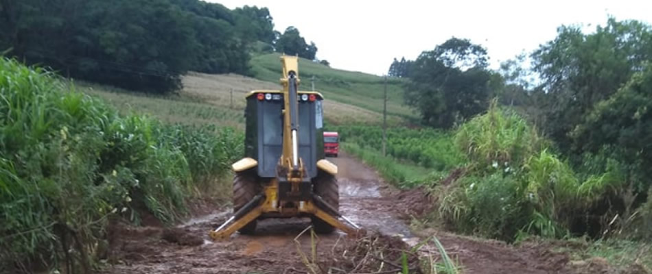 As fortes chuvas causaram grandes estragos nas estradas do município/Foto: Assessoria de Imprensa