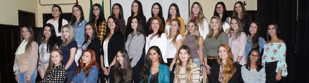 Este ano 32 meninas se inscreveram para o concurso/Foto: Toninho Vieira