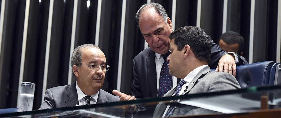 Senador Jorginho Mello conversa com presidente do Senado