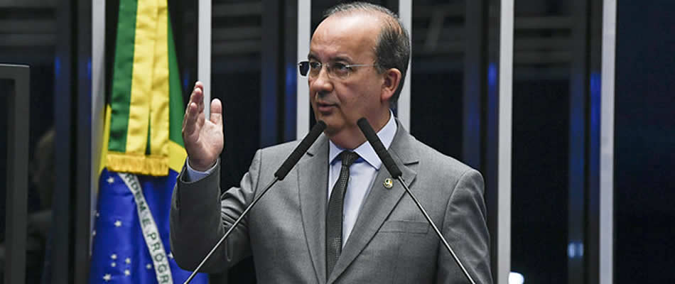 Jorginho Mello apresentou e pediu apoio do Presidente ao projeto que desburocratiza o crédito para o micro e pequeno empreendedor/Foto: Assessoria de Imprensa