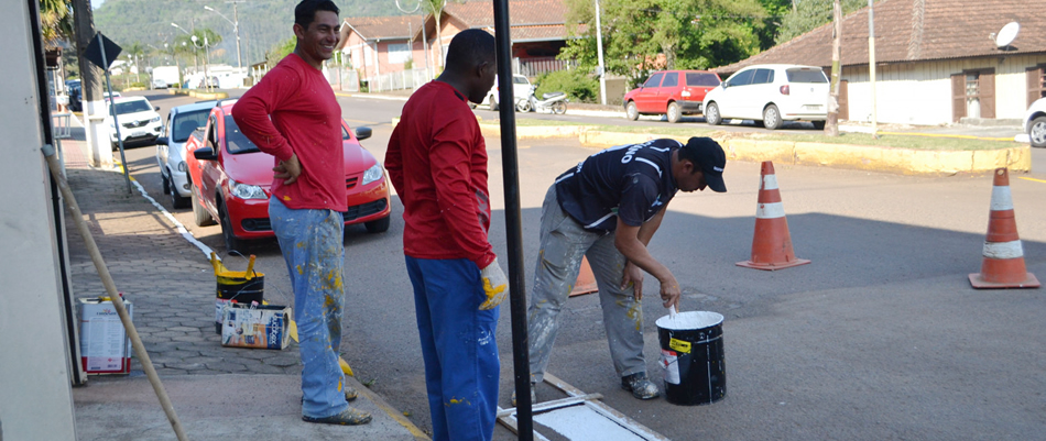 A secretaria de desenvolvimento urbano vem realizando pinturas nas principais ruas da cidade/Foto: Assessoria de Imprensa