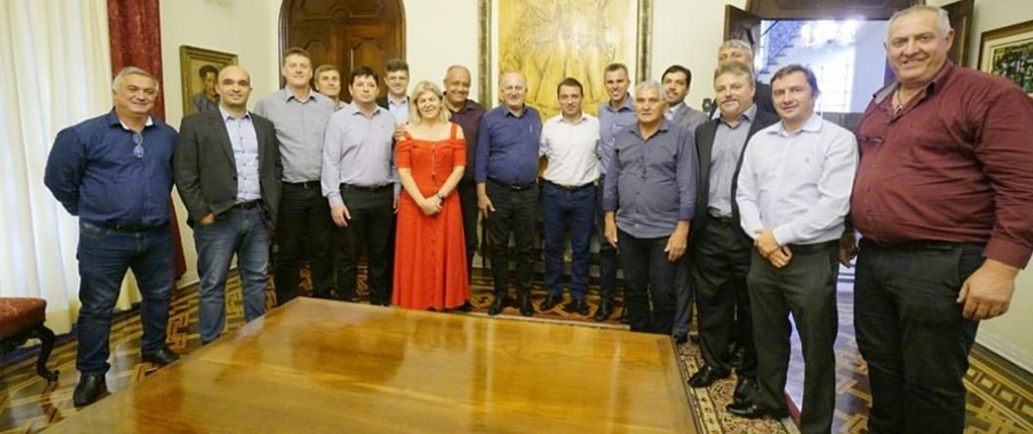 Prefeito Pedro Rabuske e demais membros da AMARP