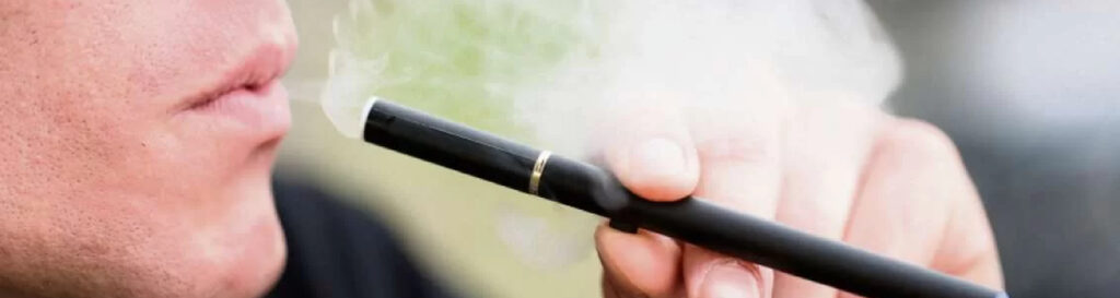 O avanço do uso de cigarros eletrônicos é uma preocupação crescente em todo o mundo/Foto: Divulgação Internet