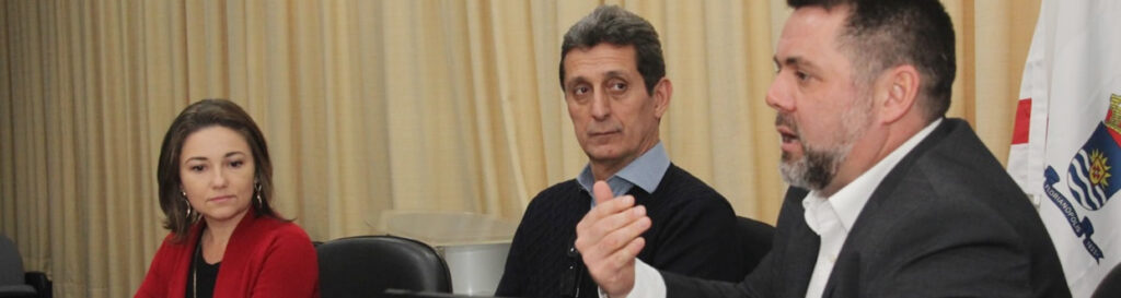 Além dos conselheiros