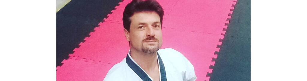 O professor Deives Vidart explica que o taekwondo tem como princípio básico o equilíbrio físico e mental/Foto: Assessoria de Imprensa