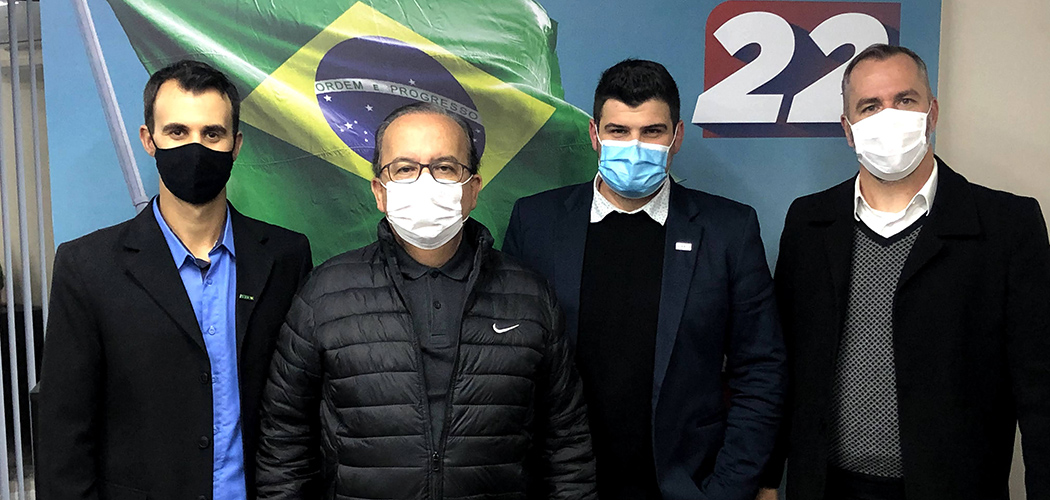 O Presidente da ACIOC, Angelo Junior Radavelli, juntamente com o vice-presidente Marcelo Albiero e diretor de agronegócio Maicon Stella, se reuniram com o Senador Jorginho Mello