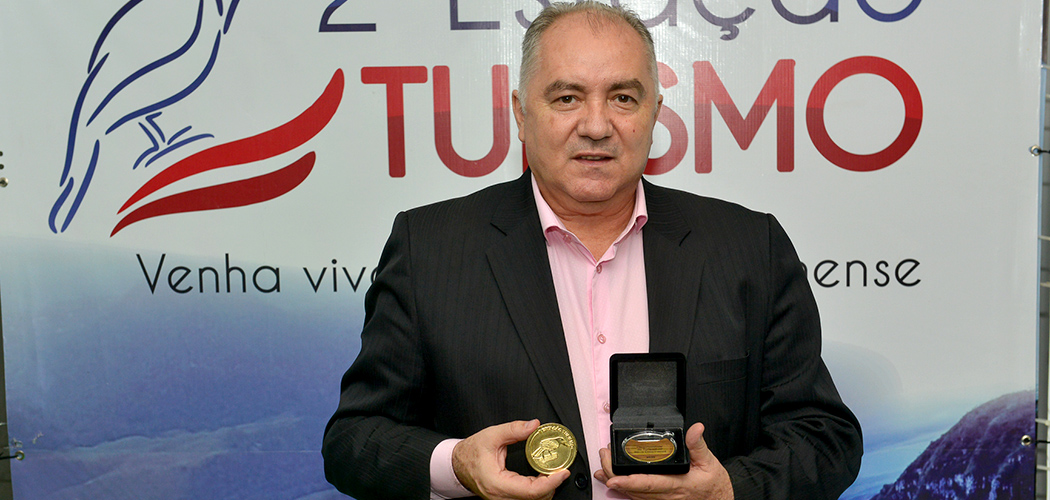 Evandro Novak recebe a Medalha “Personalidade do Turismo” - Bom Dia SC