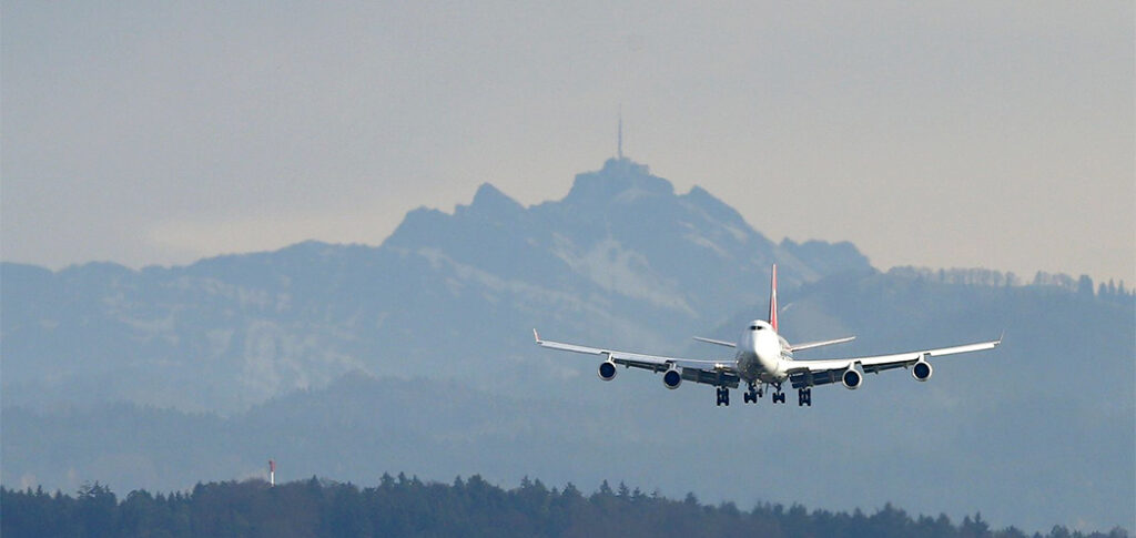 Turismo internacional cresce em SC e amplia demanda por transporte aéreo no litoral