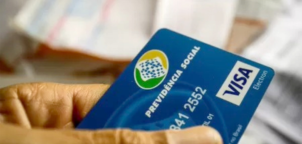 Beneficiários do INSS começam a receber a primeira parcela do 13º a partir de quarta-feira (24)/Foto: Internet