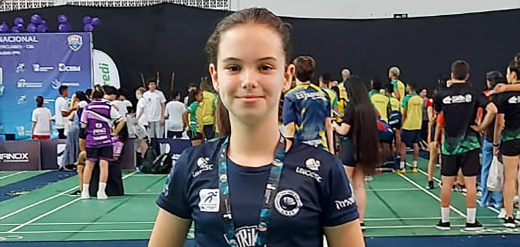 Aluna do Colégio SuperAtivo conquista medalha em competição nacional de Badminton