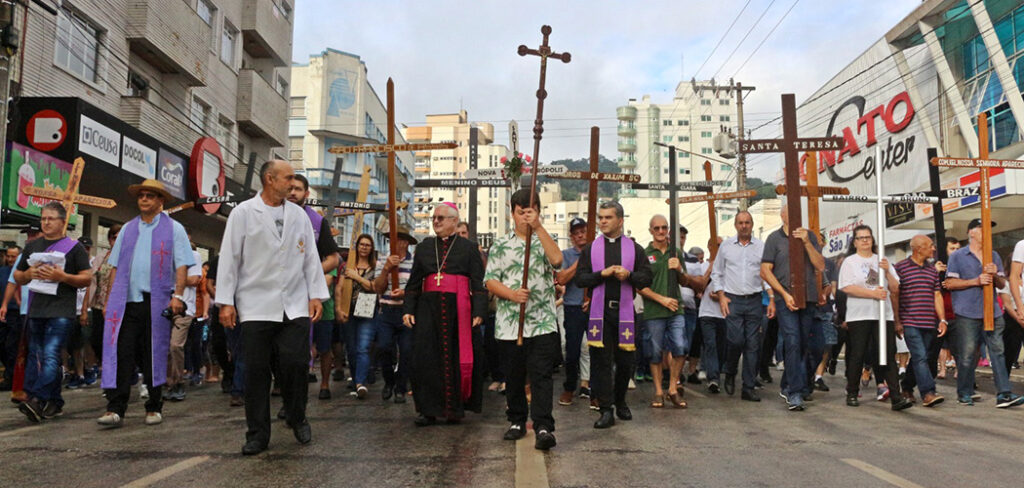 Milhares de fiéis participam da 33ª Romaria Penitencial a Frei Bruno