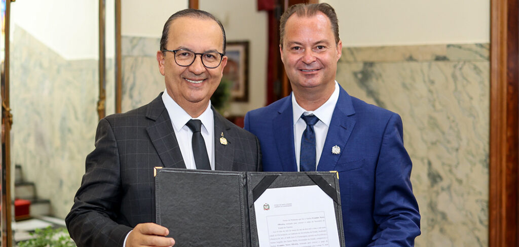 Jorginho Mello dá posse ao novo secretário de Estado do Turismo de Santa Catarina