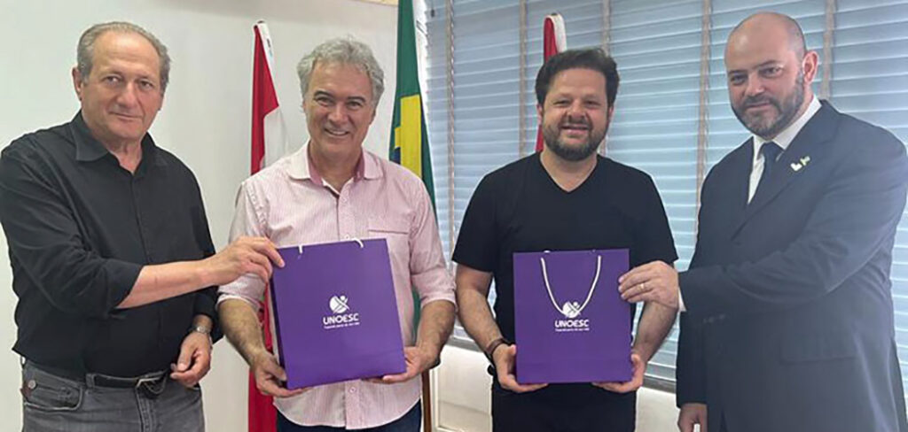 Reitor e dirigentes da Unoesc visitam lideranças na região Oeste
