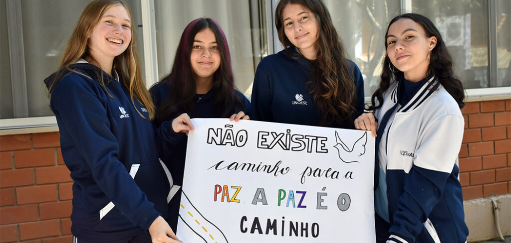 Colégio SuperAtivo de Joaçaba promove manifesto pela paz nas escolas
