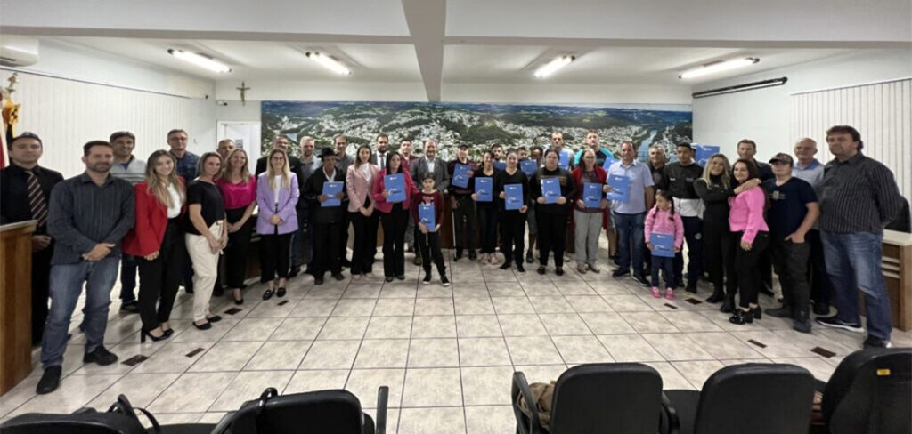 Prefeitura de Herval d’ Oeste  faz entrega das Escrituras pelo Programa REURB
