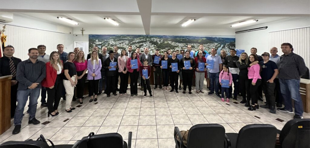 Prefeitura de Herval d’ Oeste  faz entrega das Escrituras pelo Programa REURB