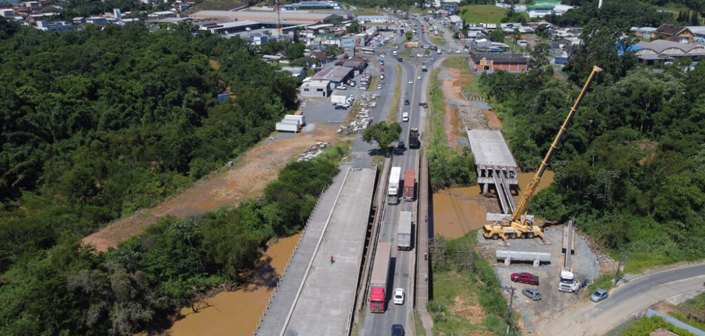 Reforço de recursos para BRs 470 e 280 dará ritmo às obras, avalia FIESC