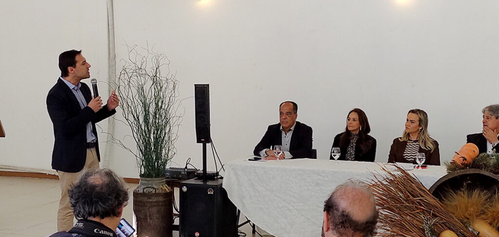 "O turismo tem que ser entendido como algo prioritário, gerador de emprego e renda", diz Eduardo Zorzanello