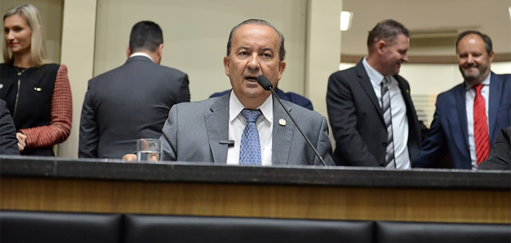 Jorginho Mello entrega Projeto de Lei que cria o Programa Universidade Gratuita na ALESC