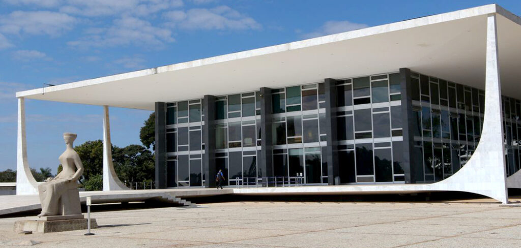 STF valida saída do país de convenção contra dispensa sem justa causa