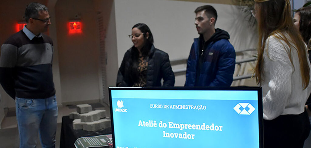 Estudantes de Administração da Unoesc apresentam produtos e serviços desenvolvidos nas aulas do curso 