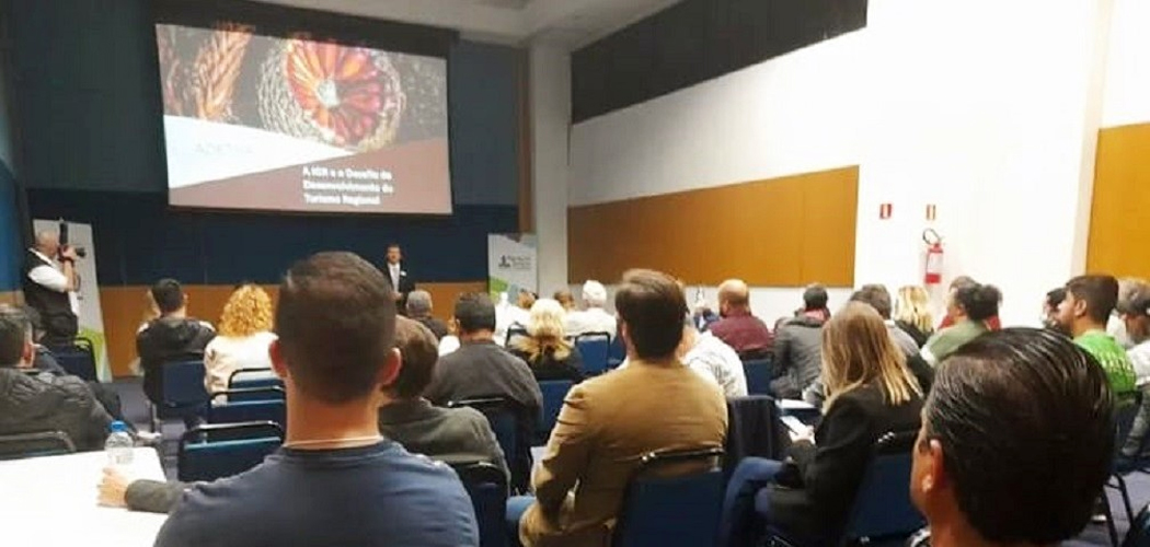 Escola de Turismo e Senac PR valorizam cases de sucesso do setor na Expo Turismo Paraná
