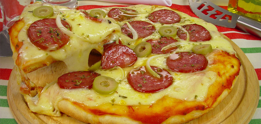 Pizza de calabresa de liquidificador