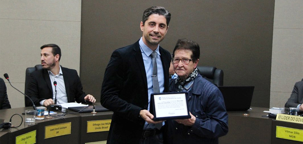 Arlene Michielin, colaboradora da Igreja Católica recebe homenagem da Câmara de Vereadores de Joaçaba