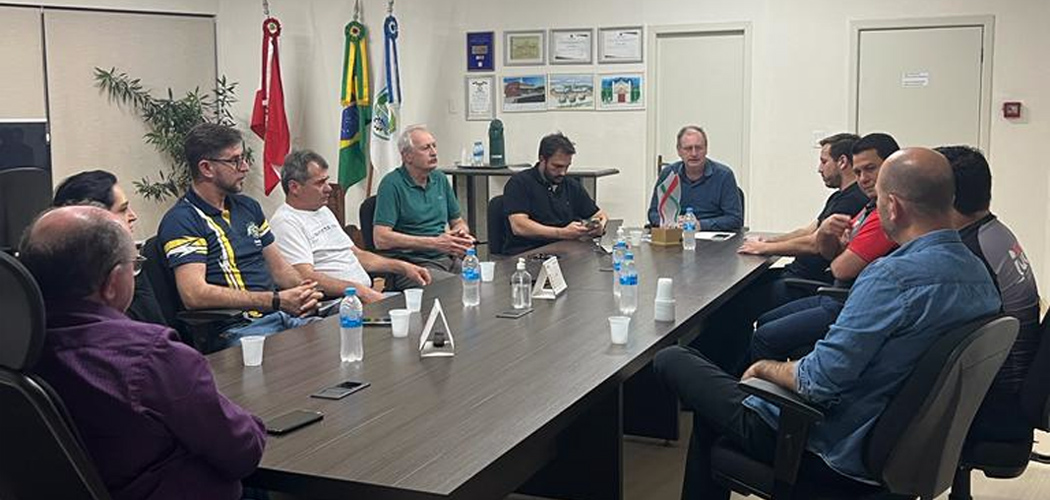 Prefeitura de Joaçaba firma parcerias com associações para gestão de ginásios esportivos