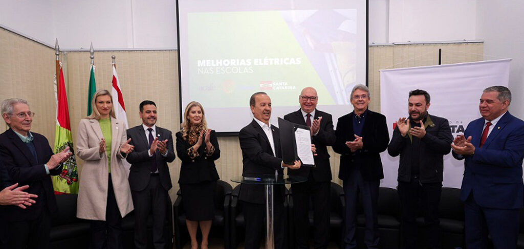 Governo firma parceria com Celesc e Acafe para acelerar recuperação da rede elétrica das escolas estaduais