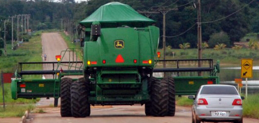 É obrigatório o registro de máquinas agrícolas para circulação em via pública