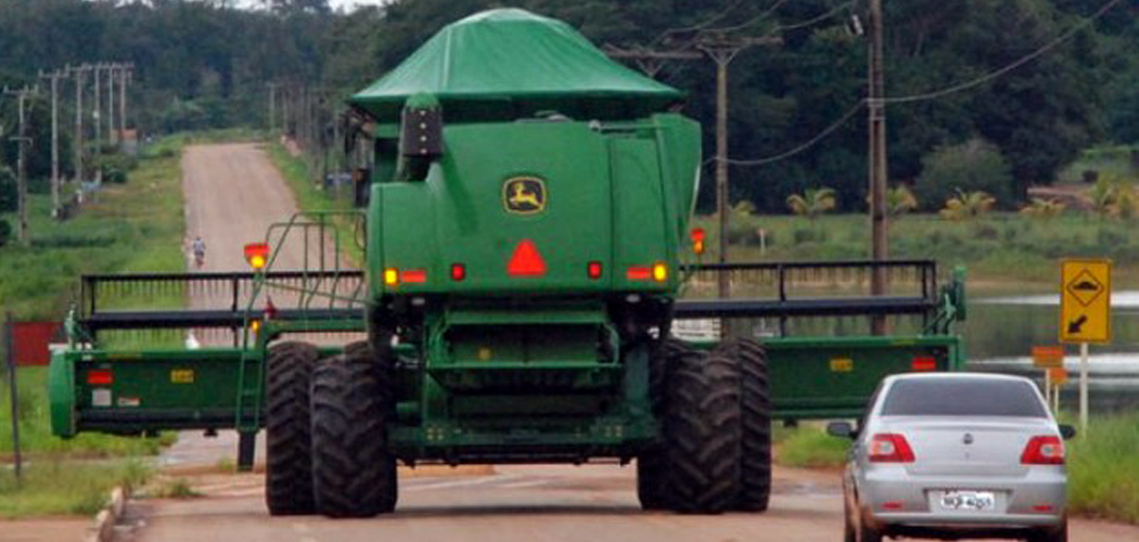 É obrigatório o registro de máquinas agrícolas para circulação em via pública