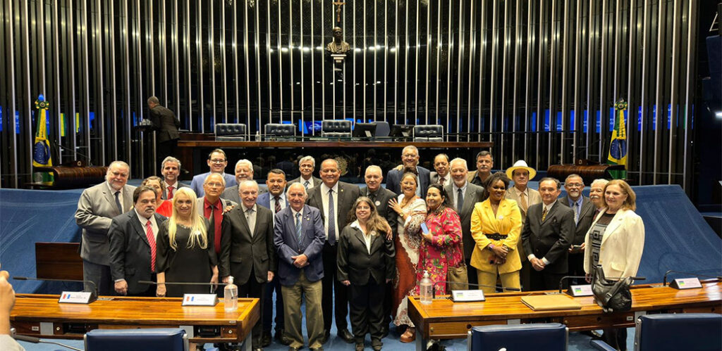 Associação Brasileira de Jornalistas de Turismo - ABRAJET é homenageada no Senado por seus 65 anos