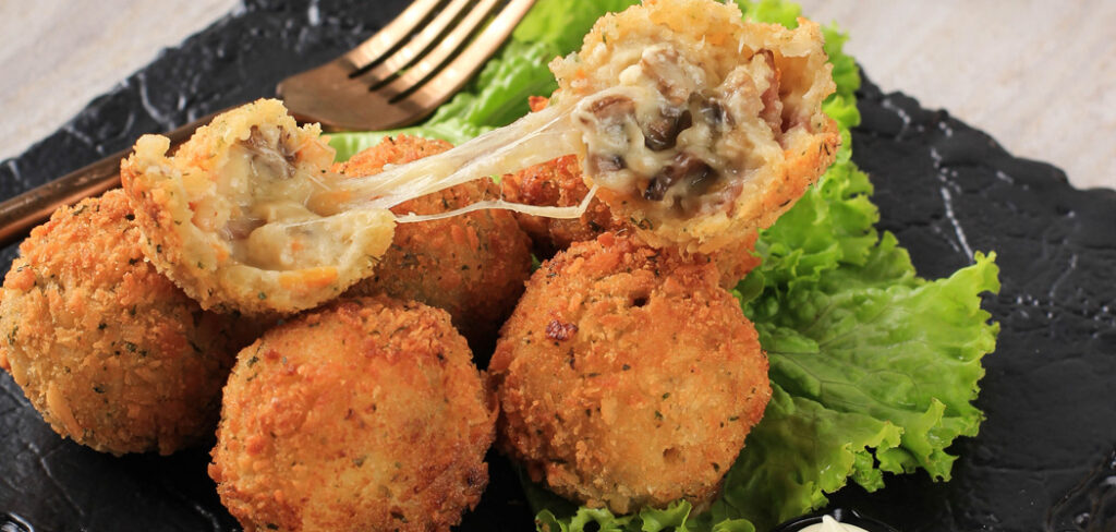 Bolinhos de Charque com Queijo Coalho