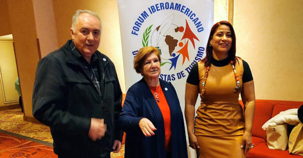 Evandro Novak, primeiro Vice-presidente Fórum Ibero americano de Jornalistas de Turismo, Maria Shaw, Presidente e Yenny Libera, Vice- Presidente Institucional