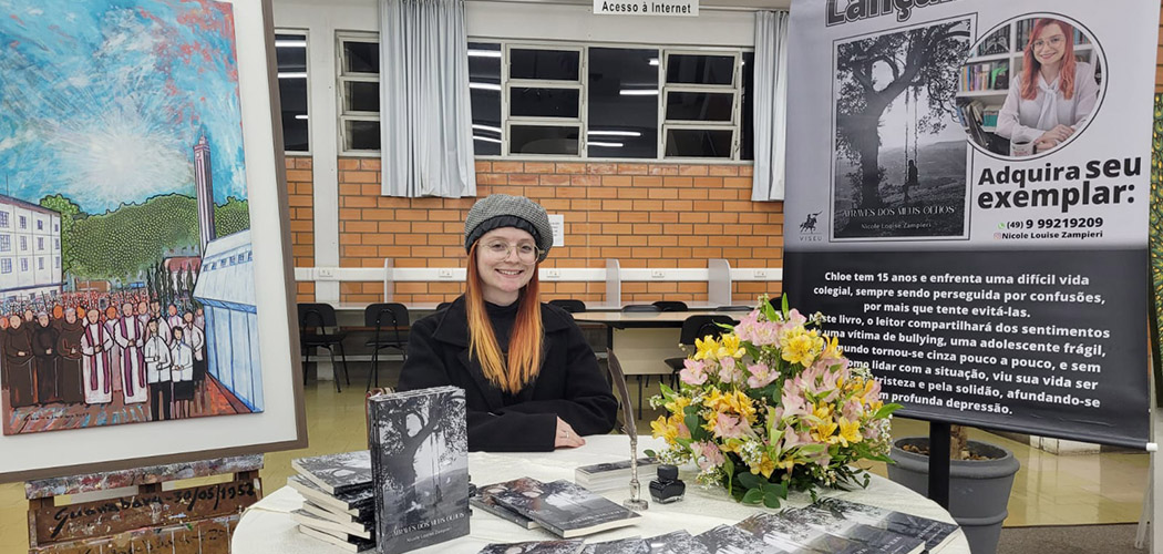 Estudante do curso de Engenharia Química divulga livro sobre Bullying