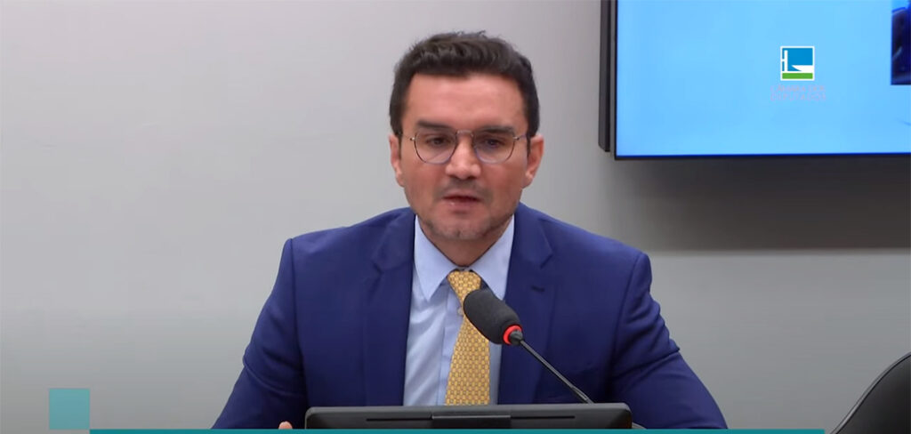 Preço das passagens é entrave ao desenvolvimento do turismo no Brasil, diz ministro