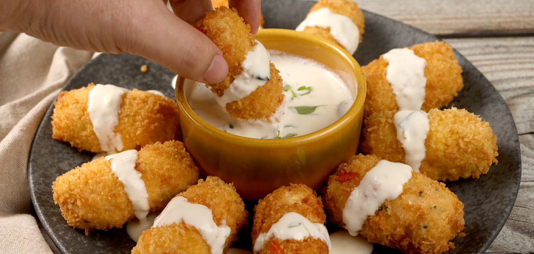 Croquete de Pupunha com Molho de Limão