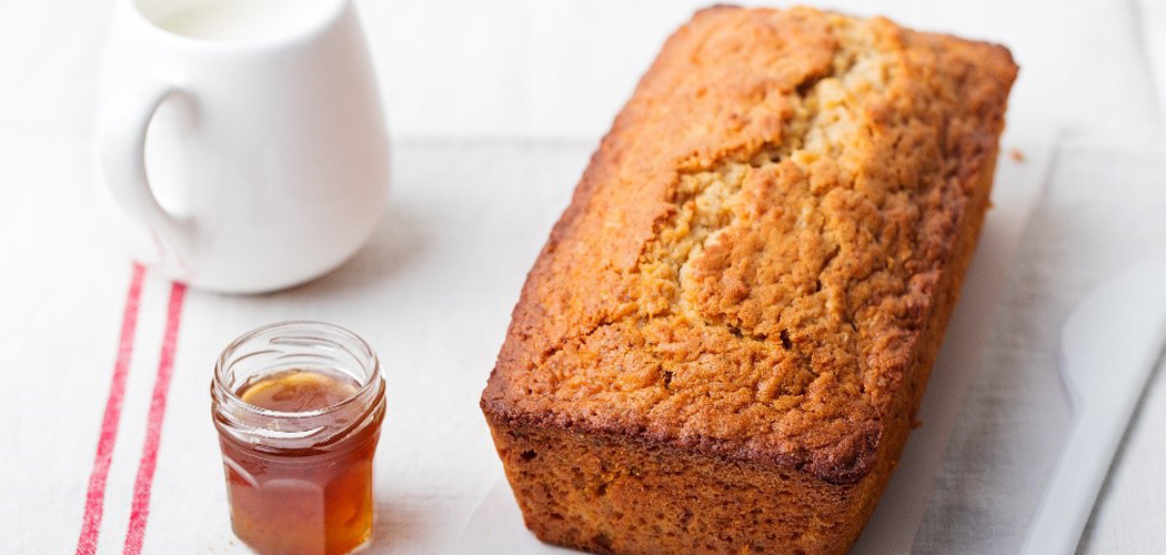 Bolo de mel com aveia e banana