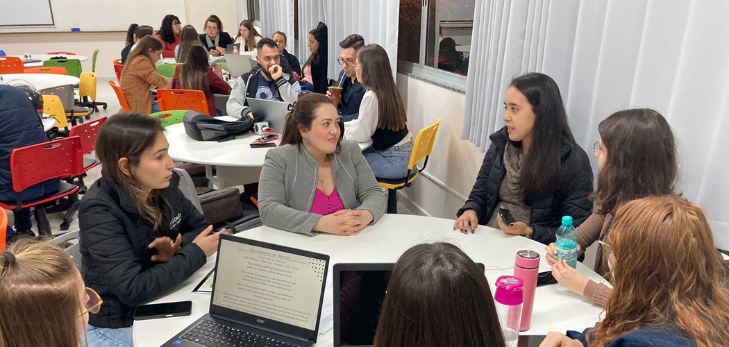 Estudantes de Ciências Contábeis da Unoesc Joaçaba orientam microempreendedores individuais