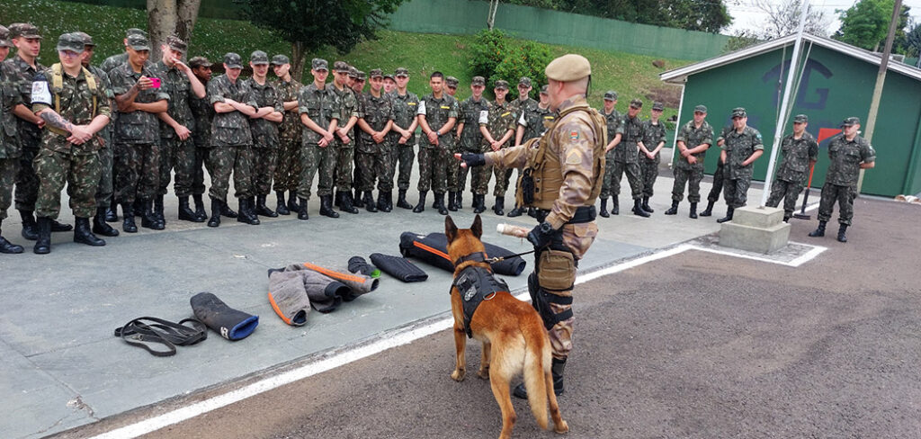 Tiro de Guerra de Joaçaba realiza atividade com o 26º Batalhão de Polícia Militar