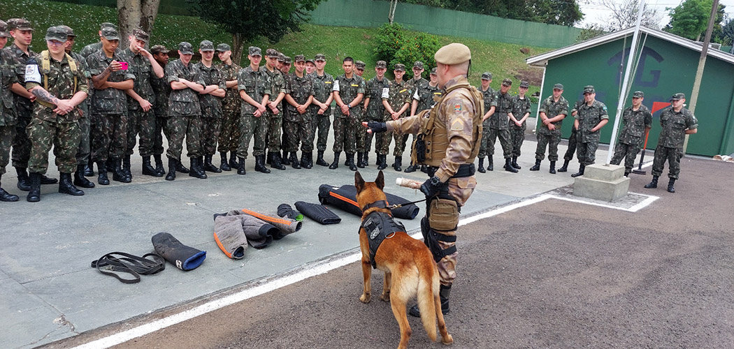 Tiro de Guerra de Joaçaba realiza atividade com o 26º Batalhão de Polícia Militar