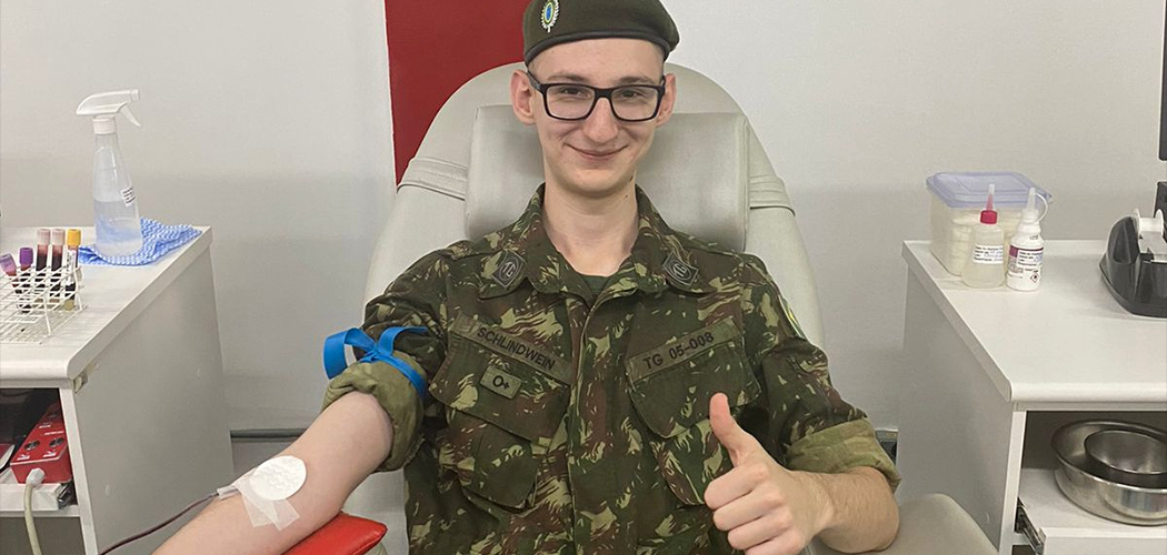 Tiro de Guerra de Joaçaba realizando a doação de sangue