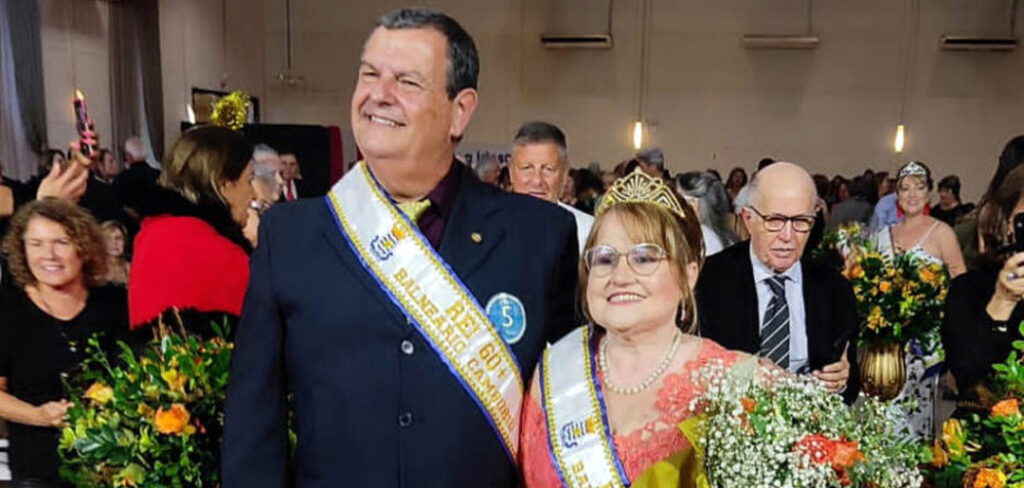 Baile da Pessoa Idosa coroou Rei e Rainha 60+ em Balneário Camboriú