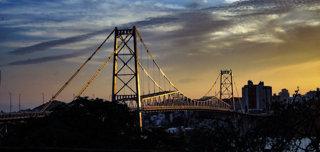 Ponte Hercílio Luz receberá iluminação cênica