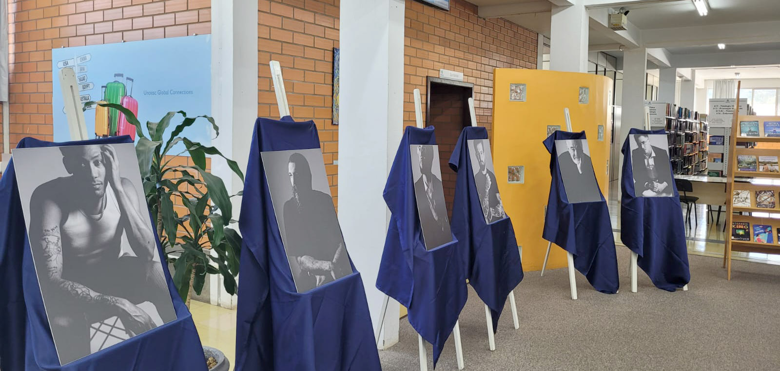 Biblioteca da Unoesc Joaçaba sedia exposição fotográfica “Ressignificar”