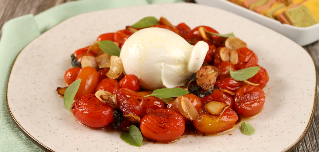 Burrata com tomate confit e ervas