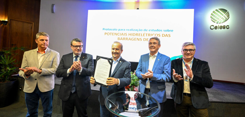 Governo de SC prevê economizar R$ 70 milhões nas despesas de energia após acordo assinado com a Celesc