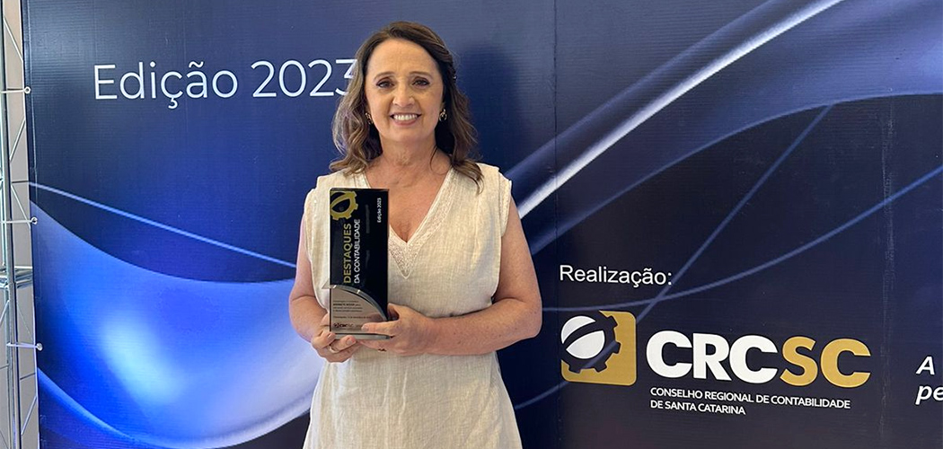 Ardinete Rover, ex-docente da Unoesc, recebe o Prêmio Destaques da Contabilidade 2023