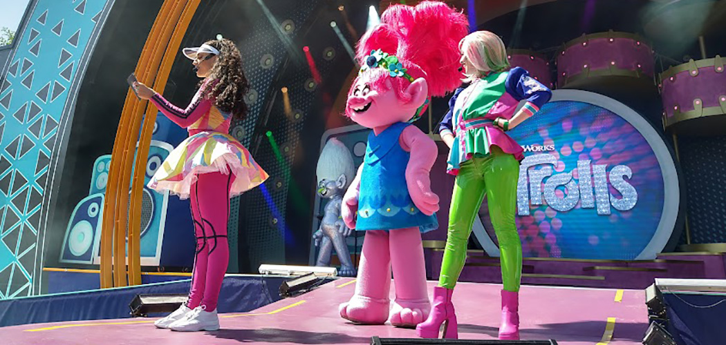 Mattel Trolls 3 - Tutti Insieme - Set Migliori Amici, playset della serie con 5 bambole e 2 mini personaggi, bambola della Regina Poppy inclusa, giocattolo per bambini, 3+ anni, HPW78